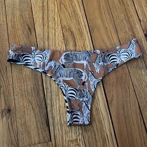 Kulani kinis cheeky bikini bottoms size M animal print and reversible